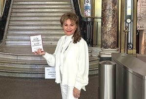 Rocío Durán Barba y “Resistir”: “La luz de la poesía contra el caos del mundo”