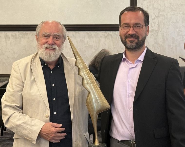 Gustavo Gac-Artigas y el poeta y editor chileno Luis Cruz Villalobos