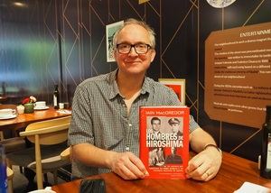 Entrevista a Iain MacGregor: “El proyecto Manhattan es uno de los grandes éxitos organizativos de la Segunda Guerra Mundial”