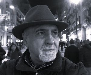 Entrevista a Vicente Corachán: "D etrás de un detective hay una persona normal, pero con un trabajo en el que trata de solventar los problemas que la policía y la justicia no se lo van a resolver"