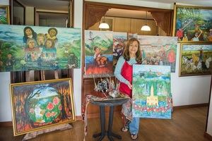 María Elcy Ramírez y el encanto colorido de su obra