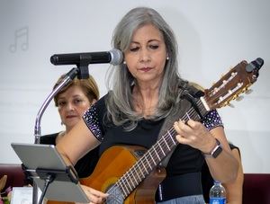 Alba C. Molina: entre acordes, palabras, enseñanza y libros