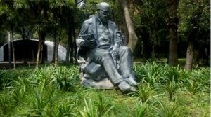 León Felipe se identifica con Don Quijote: Un viaje de amargura y anhelo