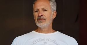 Luis Bacigalupo: “Reivindico la comedia como el lugar del chiste, la réplica, el retruécano, la transgresión, la política…”