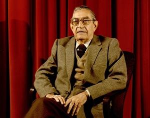 Luis Rosales y su poema "De cómo entró por la ventana el primer rayo de sol": Una reflexión sobre la Natividad