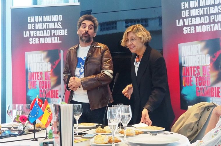 Manel Loureiro y Belén López Celada