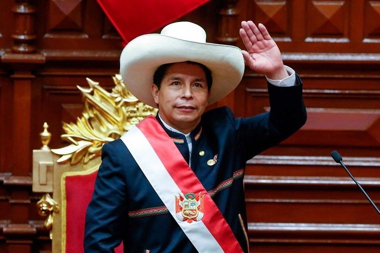 Pedro Castillo tomando posesión de la presidencia del Perú