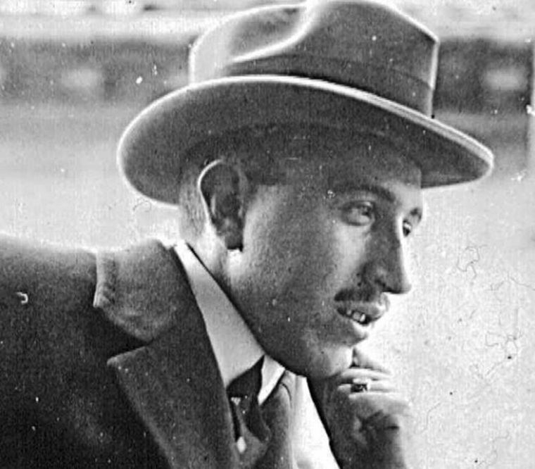 Pedro Salinas [El poeta de la condensación de conceptos que potencia el valor emotivo de su palabra poética].