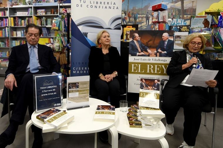 Nicolas Dadeshkeliani, Syliane Stella y la presentadora del acto