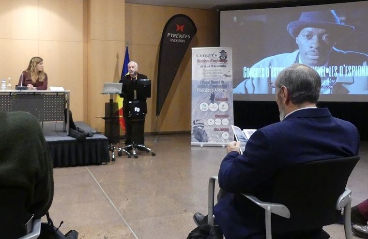 Fernando Martínez Laínez en la presentación del Congreso de Escritores de Novelas de Espionaje