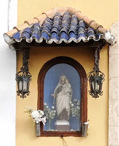 Retablo de la Virgen del Carmen en la Avda. de la Bajamar, en El Puerto de Santa María, lugar de nacimiento de Rafael Albetrti.