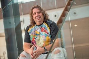 Quini Amores: “Escribir no es un acto intelectual, es un acto sagrado”