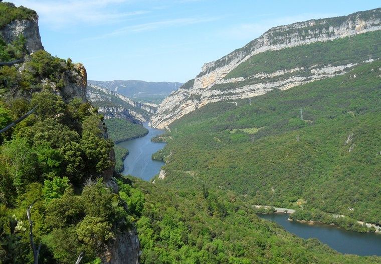 El rio Ebro a su paso por la provincia de Burgos