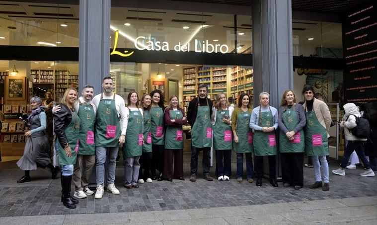 Trece autores de Planeta libreros por un día