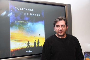 El periodista científico Javier Yanes presenta su novela 