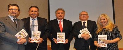 José Luis Manzanares presentó su libro 'Crónicas de un país que no quería ser pobre'