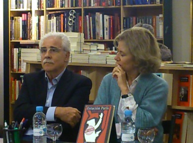 Jon Lauko y Pilar Cernuda, la típica periodista de la casta política