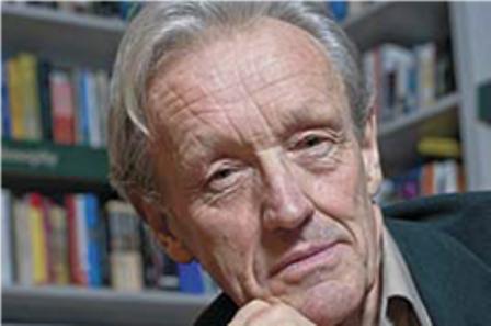 El escritor británico Colin Thubron, premiado por la Sociedad Geográfica Española