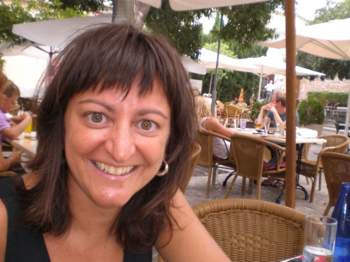 Entrevista a Eva María Medina, autora de “Relojes muertos”