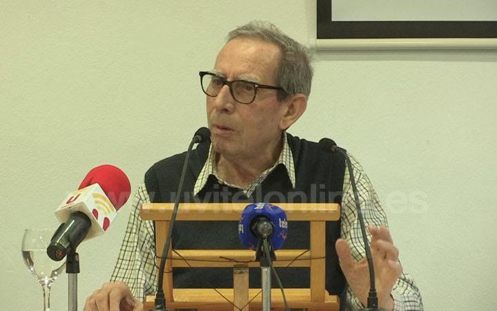 Francisco Vélez Nieto presenta en Sevilla su nuevo poemario, 