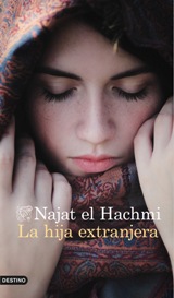 La escritora Najat El Hachmi regresa a sus raíces con 