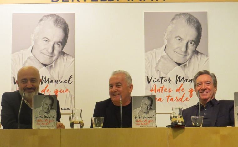 Pablo Álvarez, Director de la editorial Aguilar, Victor Manuel e Iñaki Gabilondo