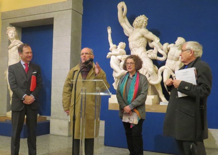 De izquierda a derecha, Borja Baselga, Director Gerente de la Fundación Banco Santander, el artista Julio López Hernández, su hija y comisaria de la exposición, Marcela López y el historiador de arte y responsable del catálogo de la exposición Víctor Nieto Alcaide, que coordinó el acto de presentación