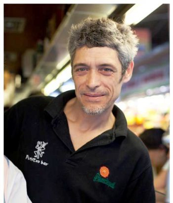 Jordi Asín, sobrino de Juanito, encargado junto a su hermano Albert, de los fogones del bar Pinotxo