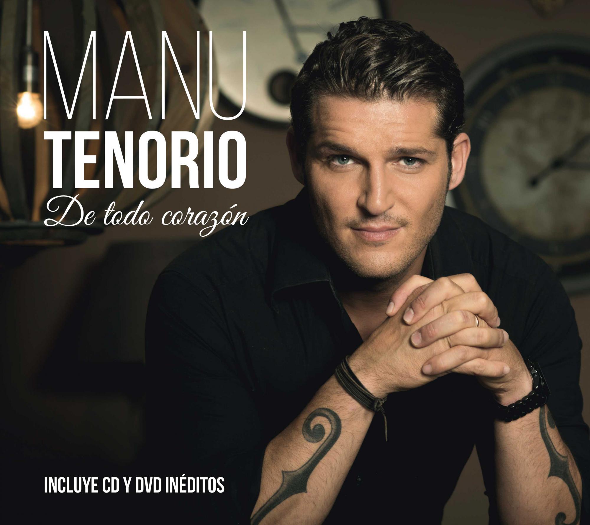 El cantante sevillano Manu Tenorio presenta su biografía, "De todo corazón"