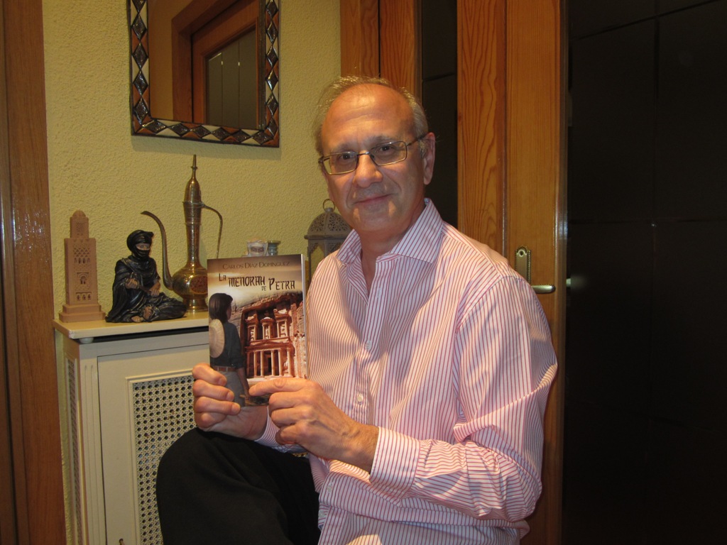 Entrevista a Carlos Díaz Dominguez, autor de “La menorah de Petra”