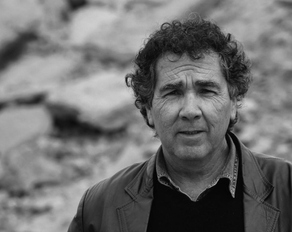Entrevista a Hernán Rivera Letelier, autor de “La muerte es una vieja historia”