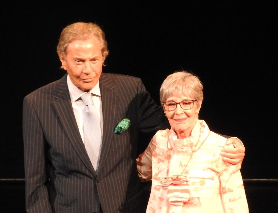 Concha Velasco y Arturo Fernández reciben la Butaca de Oro del Teatro Reina Victoria