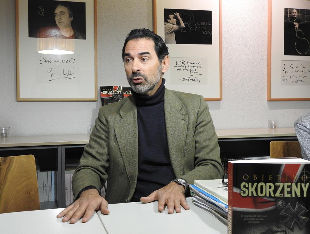 El escritor Blanco Corredoira presenta su novela histórica “Objetivo Skorzeny”