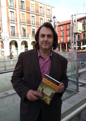 Miguel Ángel de Rus presenta en el Teatro Zorrilla de Valladolid su libro "Novelas reunidas"