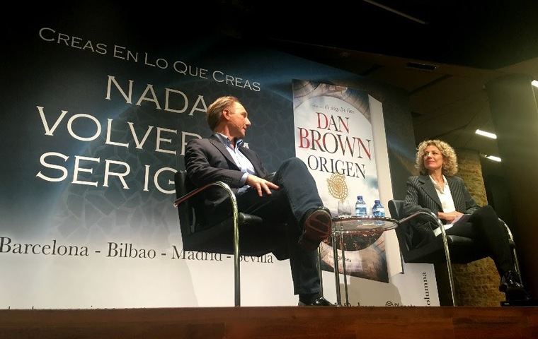 Dan Brown y Carmen Ramírez
