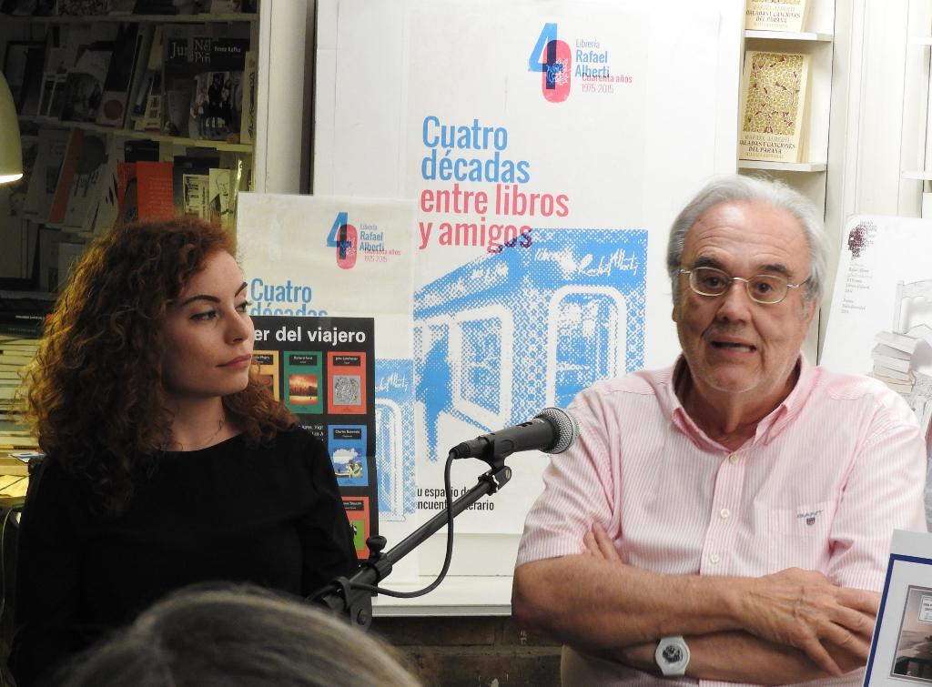 Manuel Gutiérrez Aragón apadrina a la joven escritora Sofía González Gómez