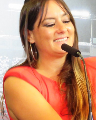 Patricia Cazón, la autora, contenta y feliz con su libro