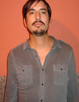 Entrevista a Carlos Labbé por 'Piezas secretas contra el mundo'