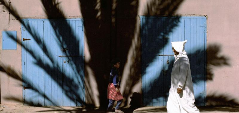 Tiznit, cerca de la tumba de Ma et Ainin, 1987. Bruno Barbey