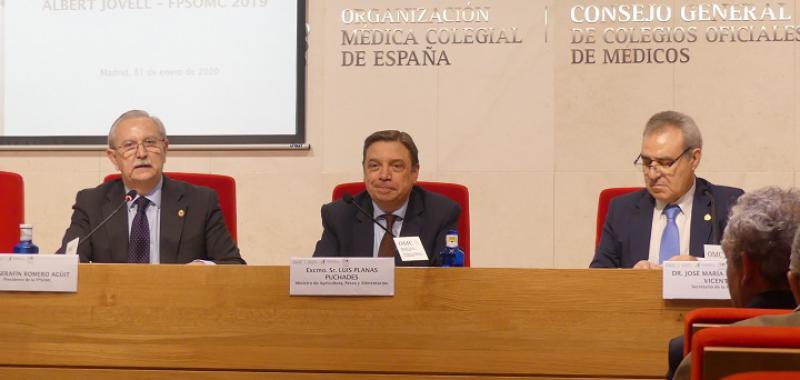 El ministro Luis Planas bien acompañado