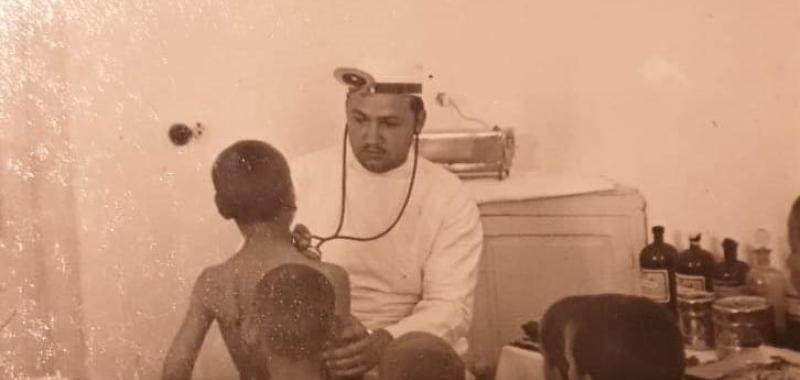 Doctor Pirata ejerciendo de médico