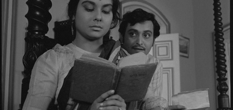 Charulata. La esposa solitaria