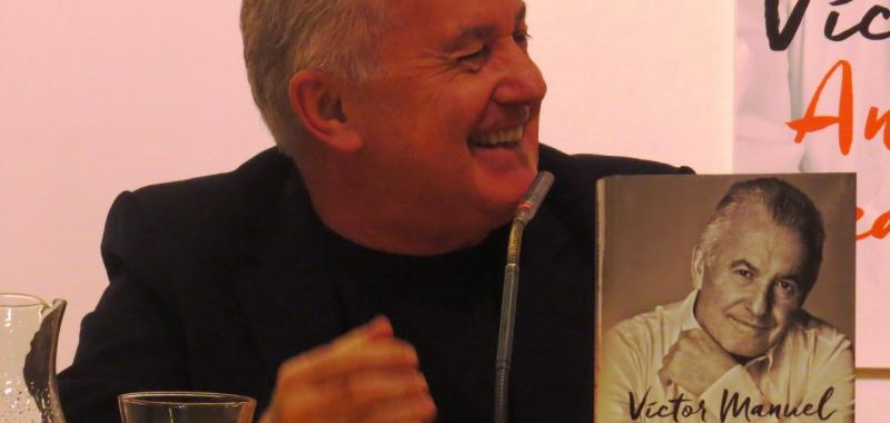 Victor Manuel durante el acto de presentación de su libro. 